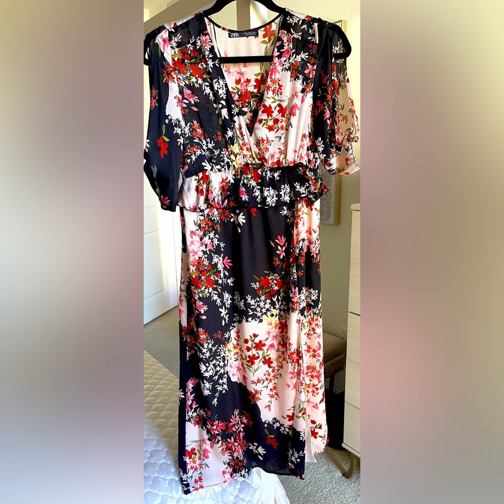 NWOT Zara Floral Open Shoulder Dress